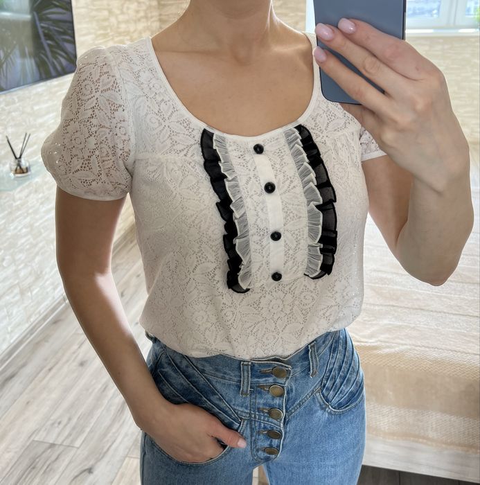 Жіноча  блуза футболка кофта біла з мереживом