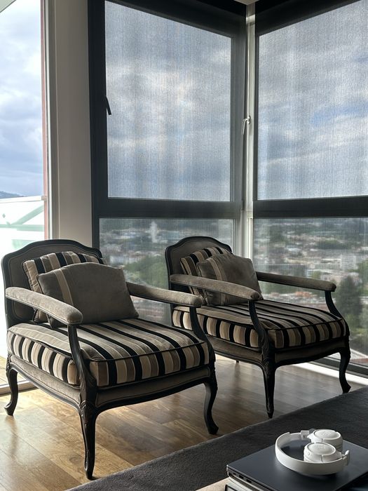 Cadeirões chaise long forradas a Veludo