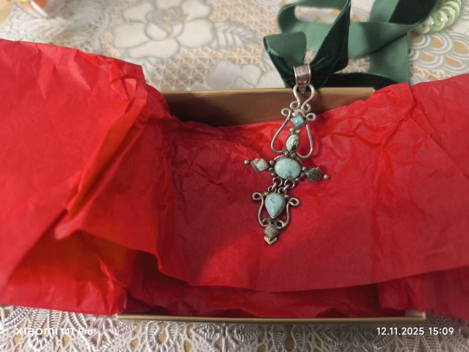 Вінтажний срібний хрест, з бірюзою