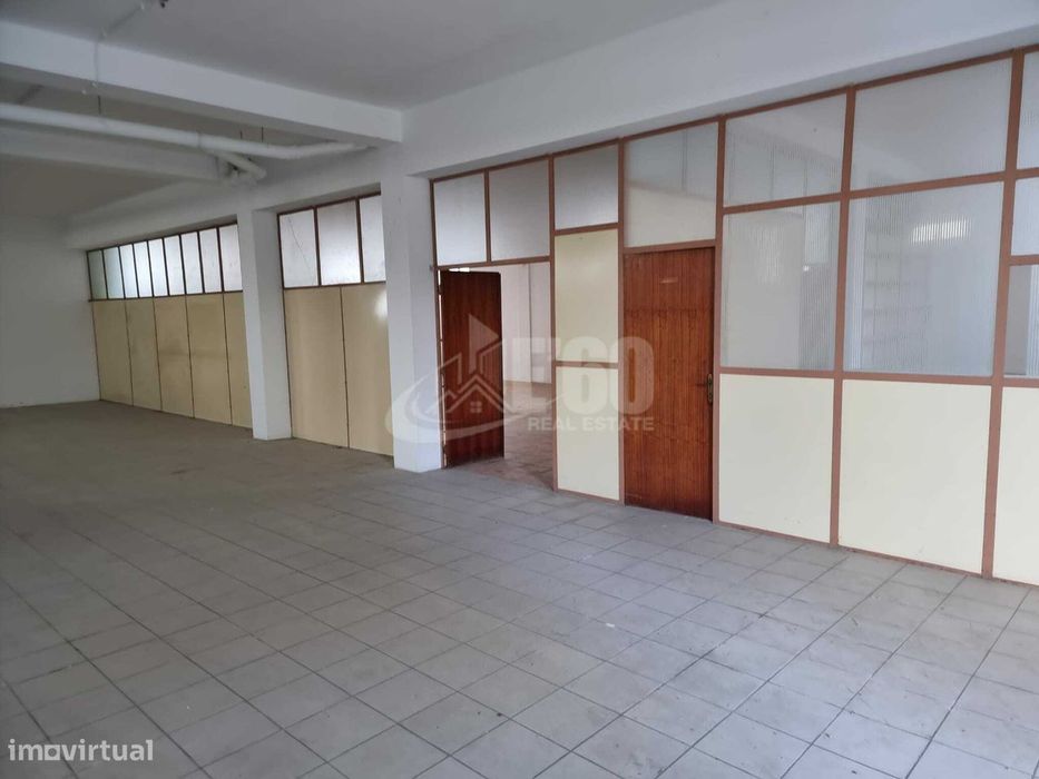 Armazém Retém Em Oliveira De Azemeis