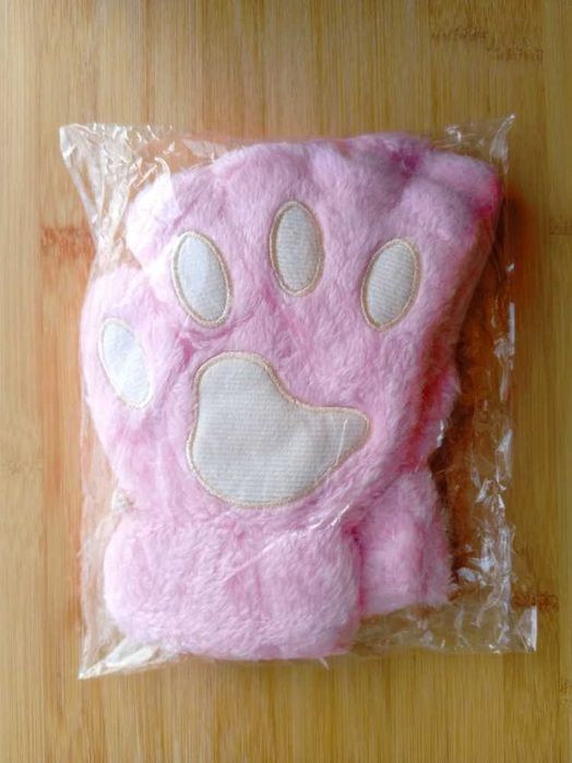 Рукавички лапки кішки. Мітенки. Котячі лапи.