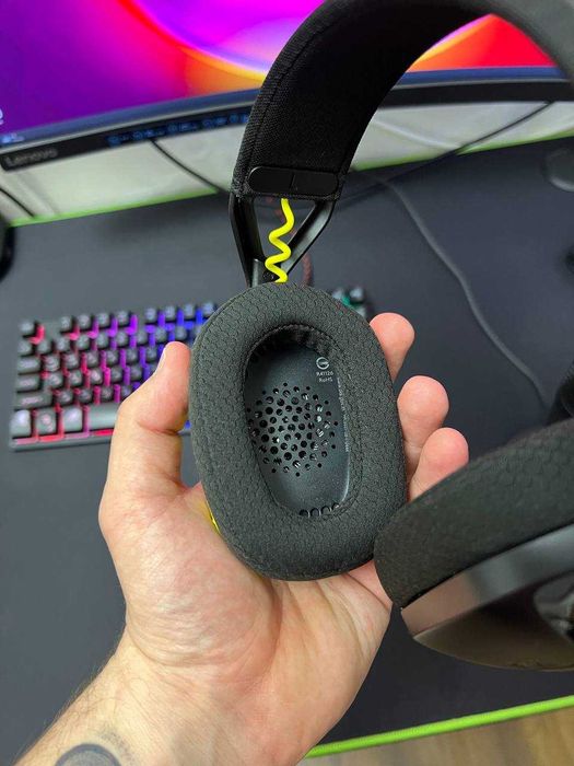 грові навушники Logitech G435