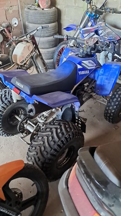 Várias motas para peças