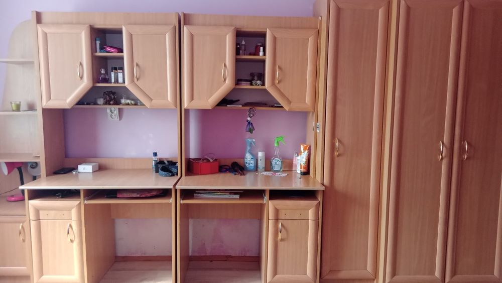 Дитяча стінка у хорошому стані.