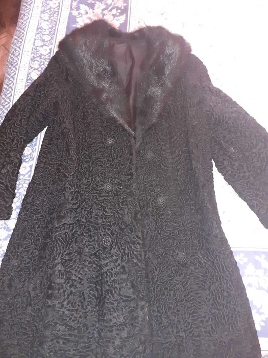 Casaco vintage de senhora em pele astrakan e gola de vison, como novo