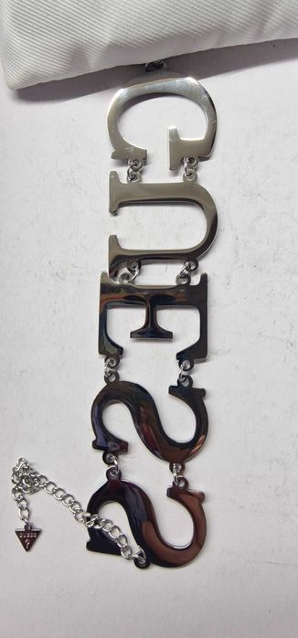 Pulseira larga da Guess