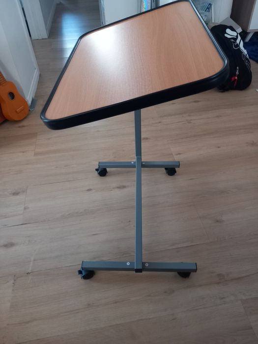 Mesa de apoio regulável
