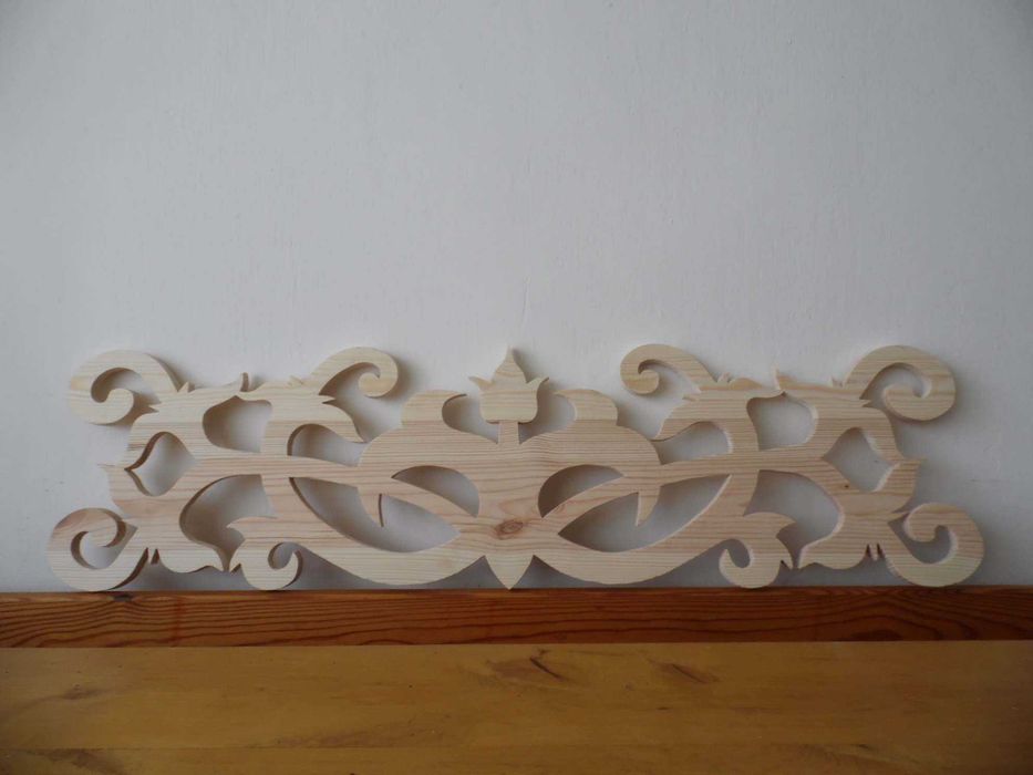 Nadokienniki drewniane, zdobienia drewniane domów, ornamenty drewniane