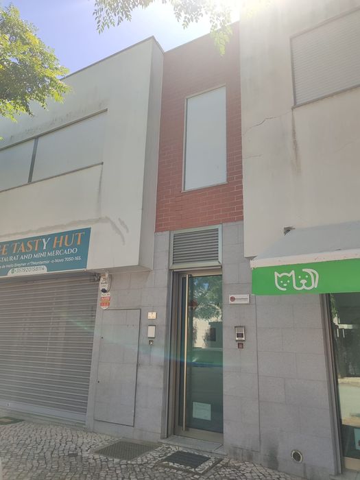 RESERVADO Aluga-se escritório