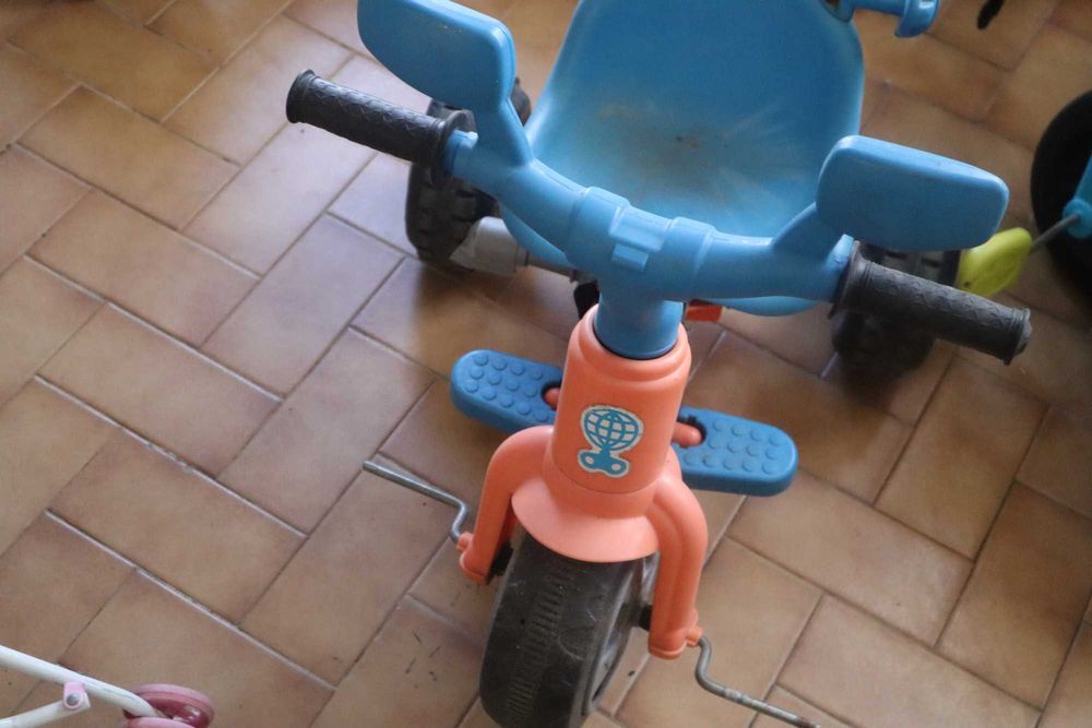 Motas de plástico infantil