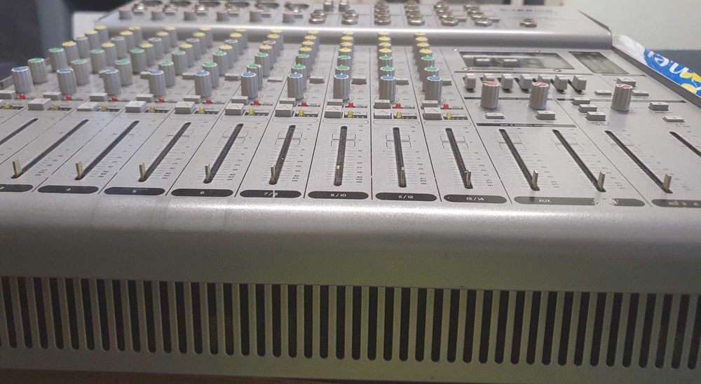 Amplificador com Mesa de Som  - Aceito Trocas.