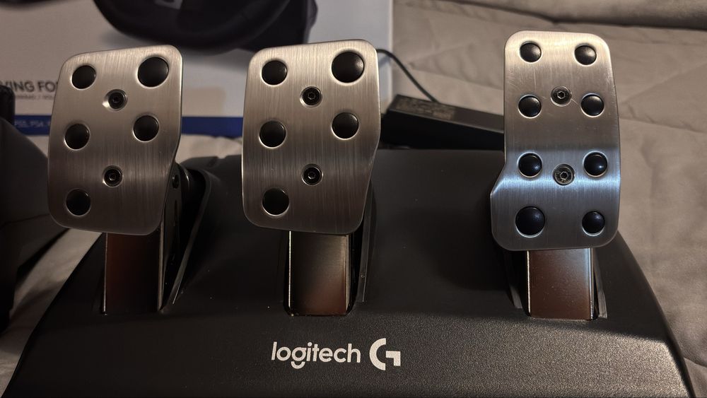 Volantes Logitech G29 (volante, pedais, mudanças)