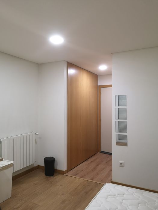 Alugo quarto  suite, individual Barcelos