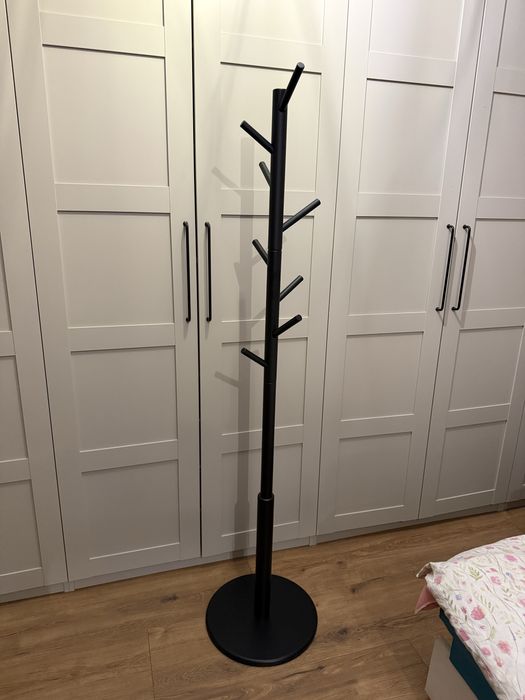 Wieszak stojący na ubrania