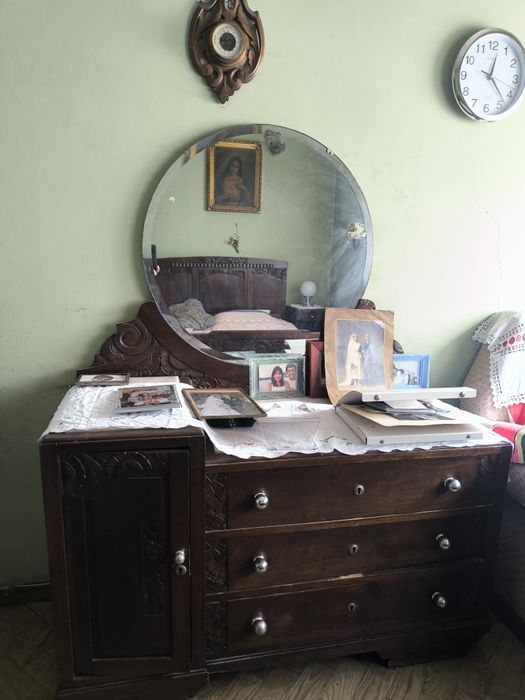 Móvel com espelho antigo - vintage