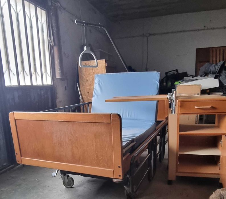 Cama Articulada com mesinha de cabeceira