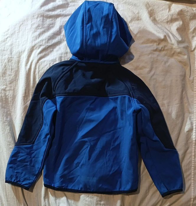 Фірмова вітрівка дитяча