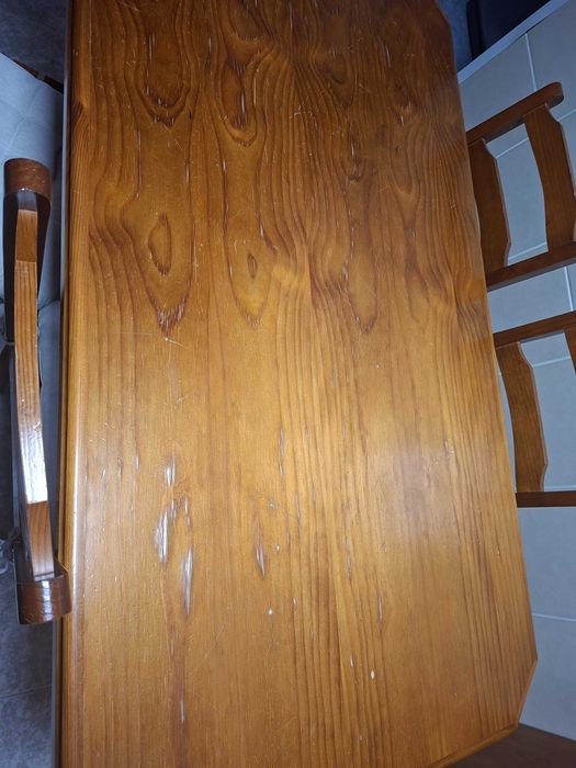 Mesa com 4 cadeiras