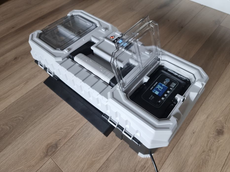 качественная зарядная станция. источник бесперебойного питания