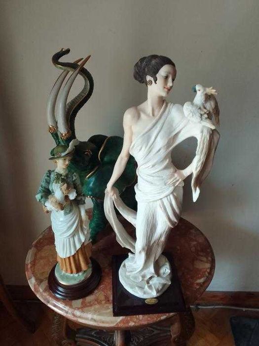 Статуэтка.Ремесленики . JACOB PETIT PARIS PORCELAIN (Paris, - сер.19в.