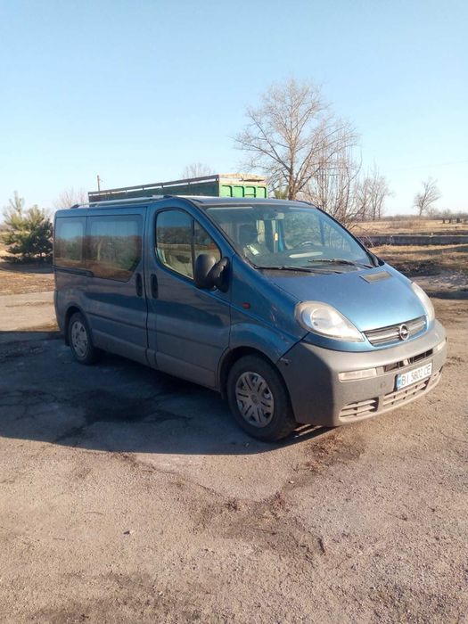 Opel Vivaro 1,9 кількість місць 9