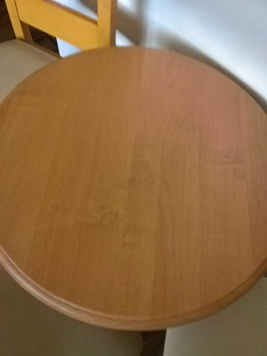 Zestaw stolik plus obniżone  krzesełka