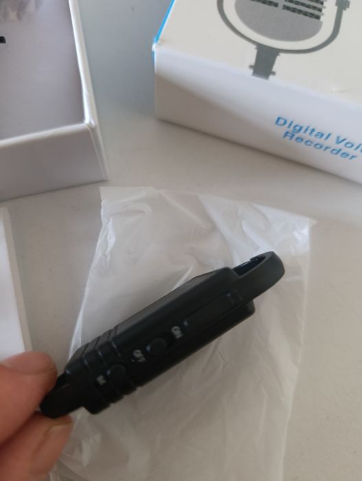 Mini Dyktafon Cyfrowy – Brelok 2w1 + Słuchawki