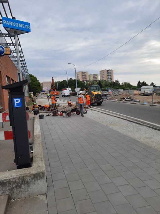 Układanie kostki brukowej, roboty brukarskie i ziemne