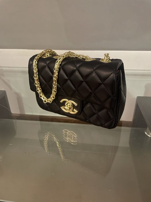 Torebka czarna ze złotym łańcuszkiem