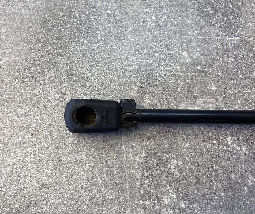 Амортизатор капота дверки багажника ляди Опель Астра H Opel