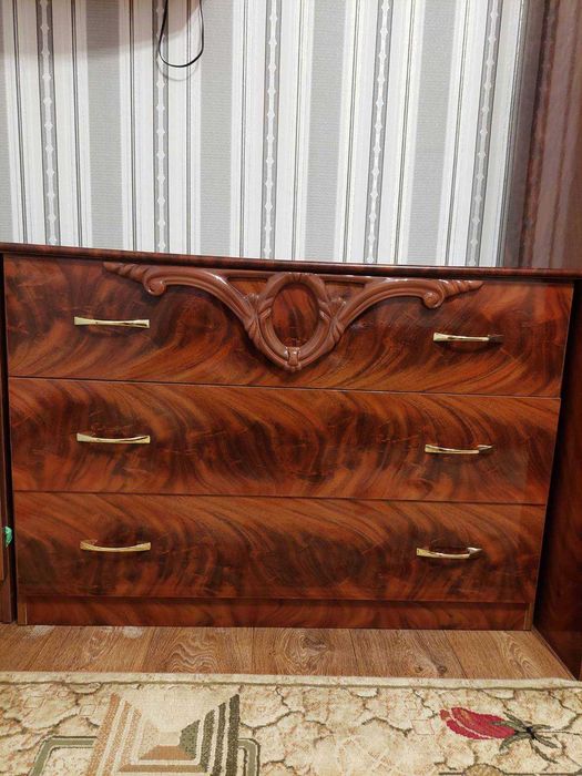 Меблі для спальні: ліжко, шафа, комод