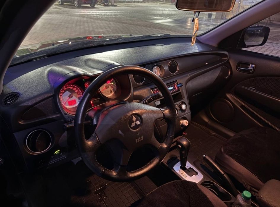 Міцубісі Аутлендер 1 покоління