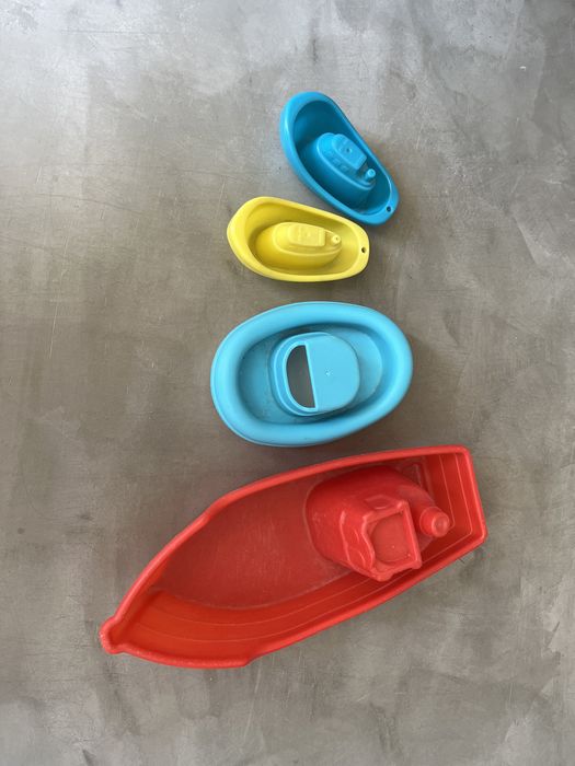 Barquinhos de plástico