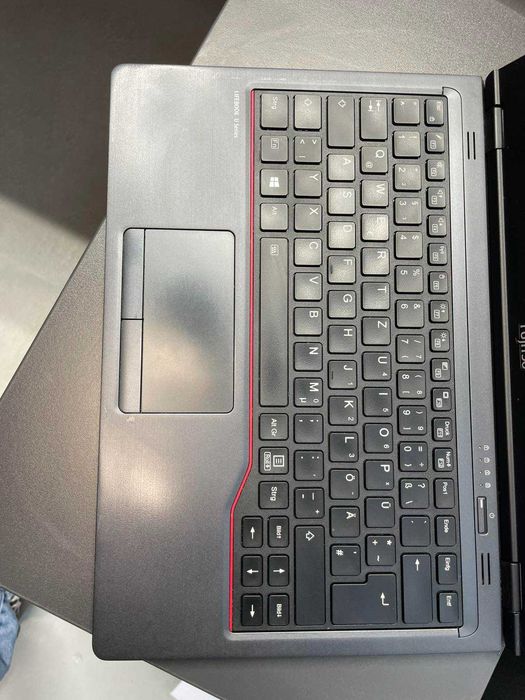 Fujitsu LifeBook U7311: тонкий, легкий, з LTE/4G для роботи у дорозі