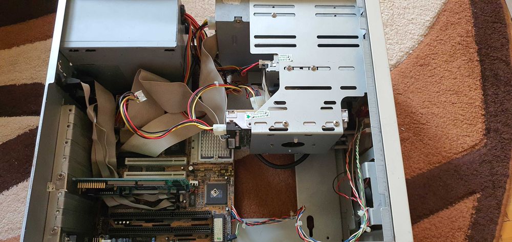 Stary zabytkowy retro komputer AT 486DX4 100mhz/16mb RAM/1.6GB/S3/CD