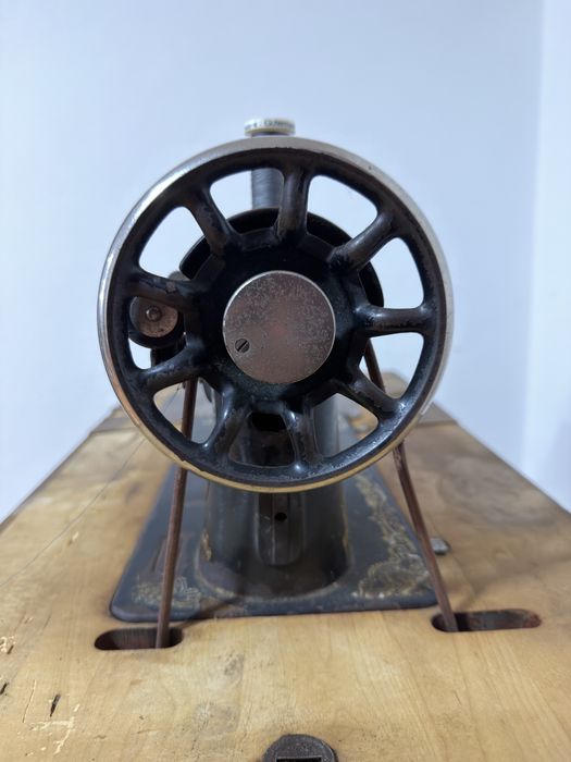 Máquina de Costura Antiga Singer com Mesa Original