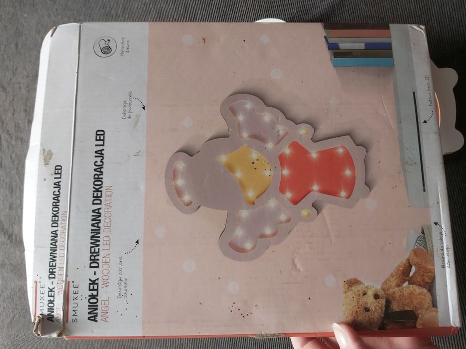 Dekoracja ścienna z podświetleniem LED w kształcie aniolka