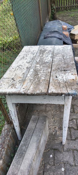 Stary stół z litego drewna