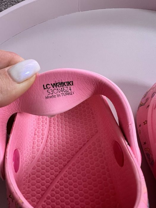 Тапочки типу крокси шльопанці