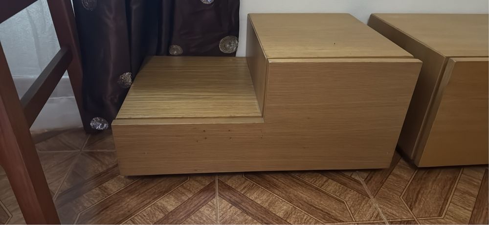 Duas mesinhas cabeceira madeira disign excludivo