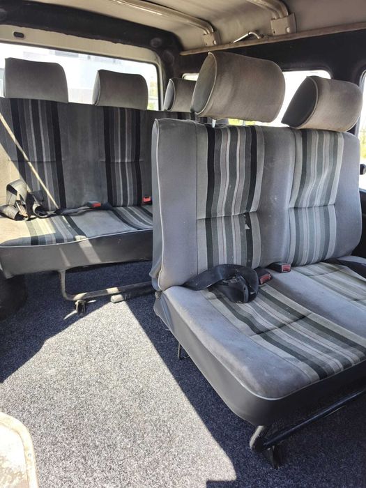 Mitsubishi L300 2.5D  9 Lugares