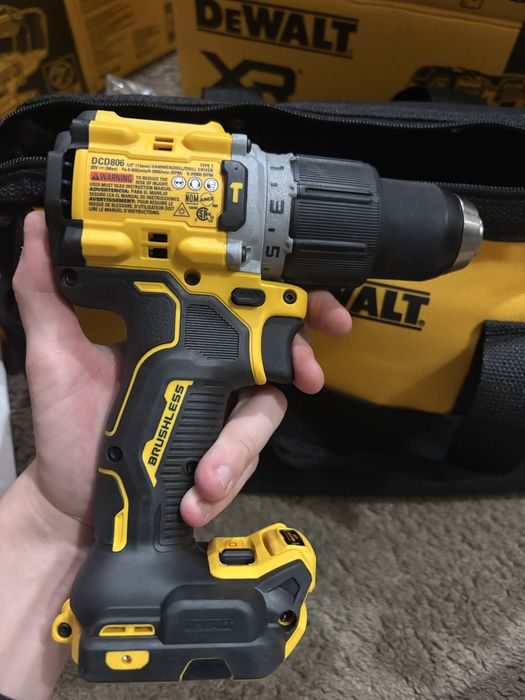 Шуруповерт Dewalt  DCD806