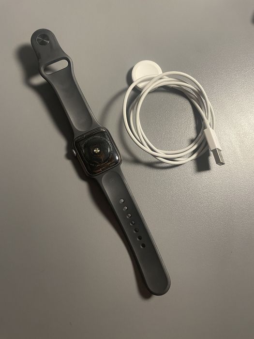 Apple Watch SE (2020) GPS 40 mm – Space Gray, bardzo dobry stan