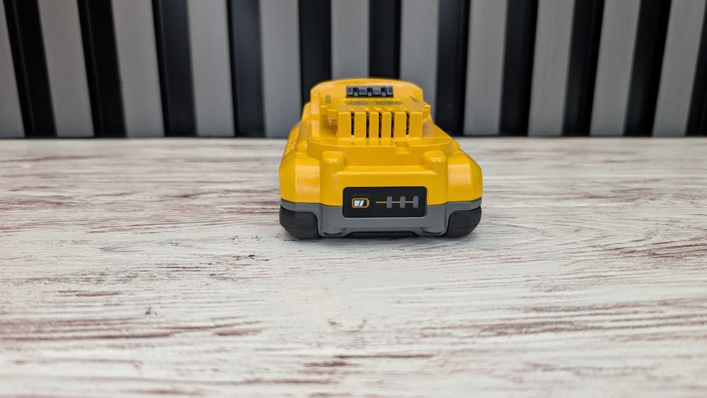 Акумулятор, батарея DeWALT DCB2104 4Ah POWERPACK