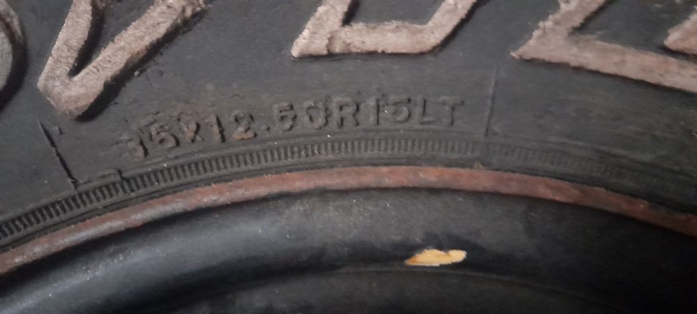 Pneu 35 12,5 r15 com jante