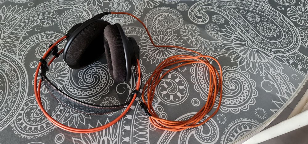 AKG K712 Pro Headphones