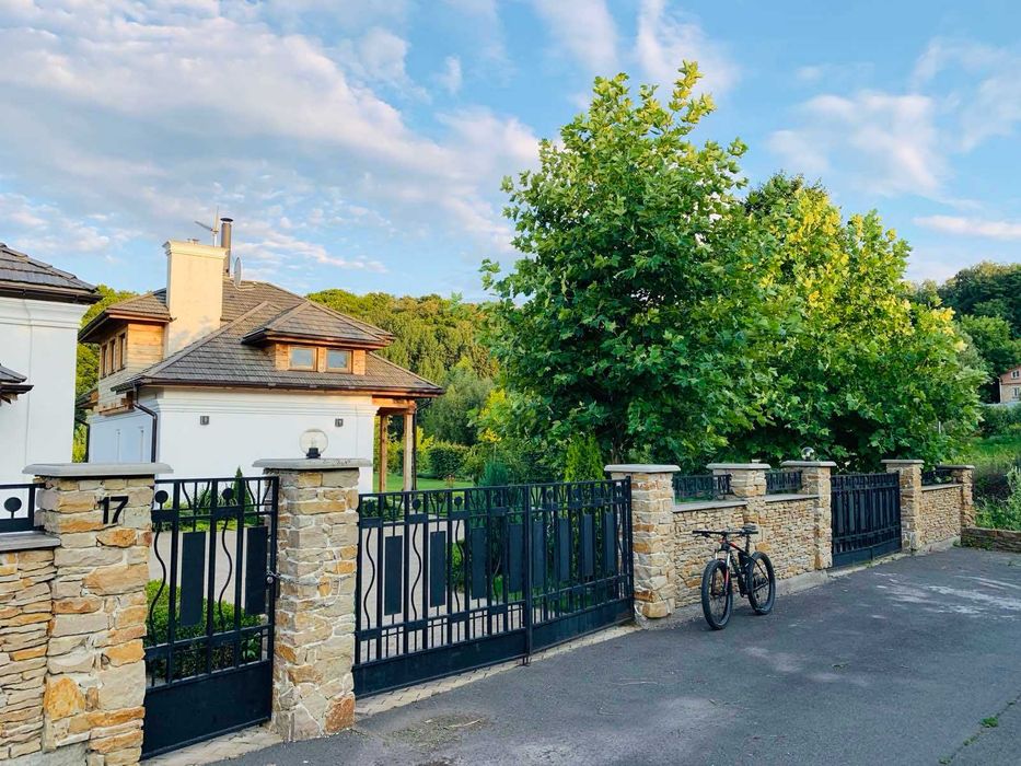 Продаж Будинку біля Лісу Великі Дмитровичі ! Ділянка 80 Соток !