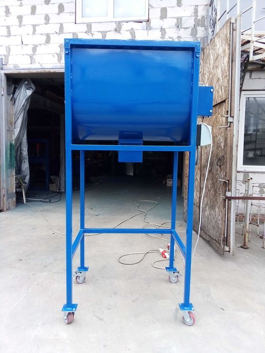 Змішувач шнековий від виробника. Кормосмеситель горизонтальный 200 л