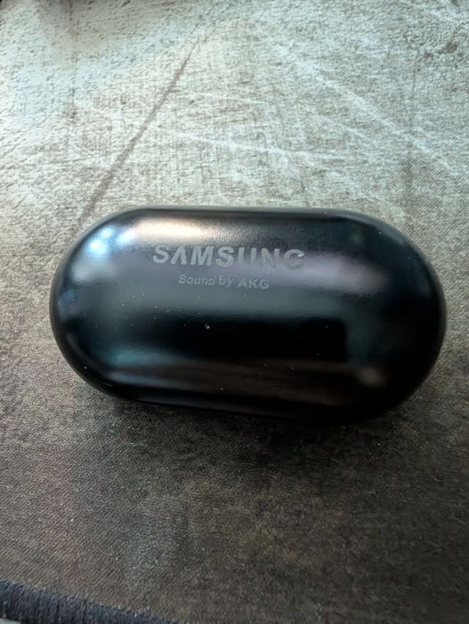 Uszkodzone słuchawki buds Samsung