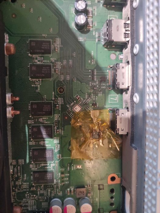 Xbox One S - uszkodzony z przeznaczeniem na części